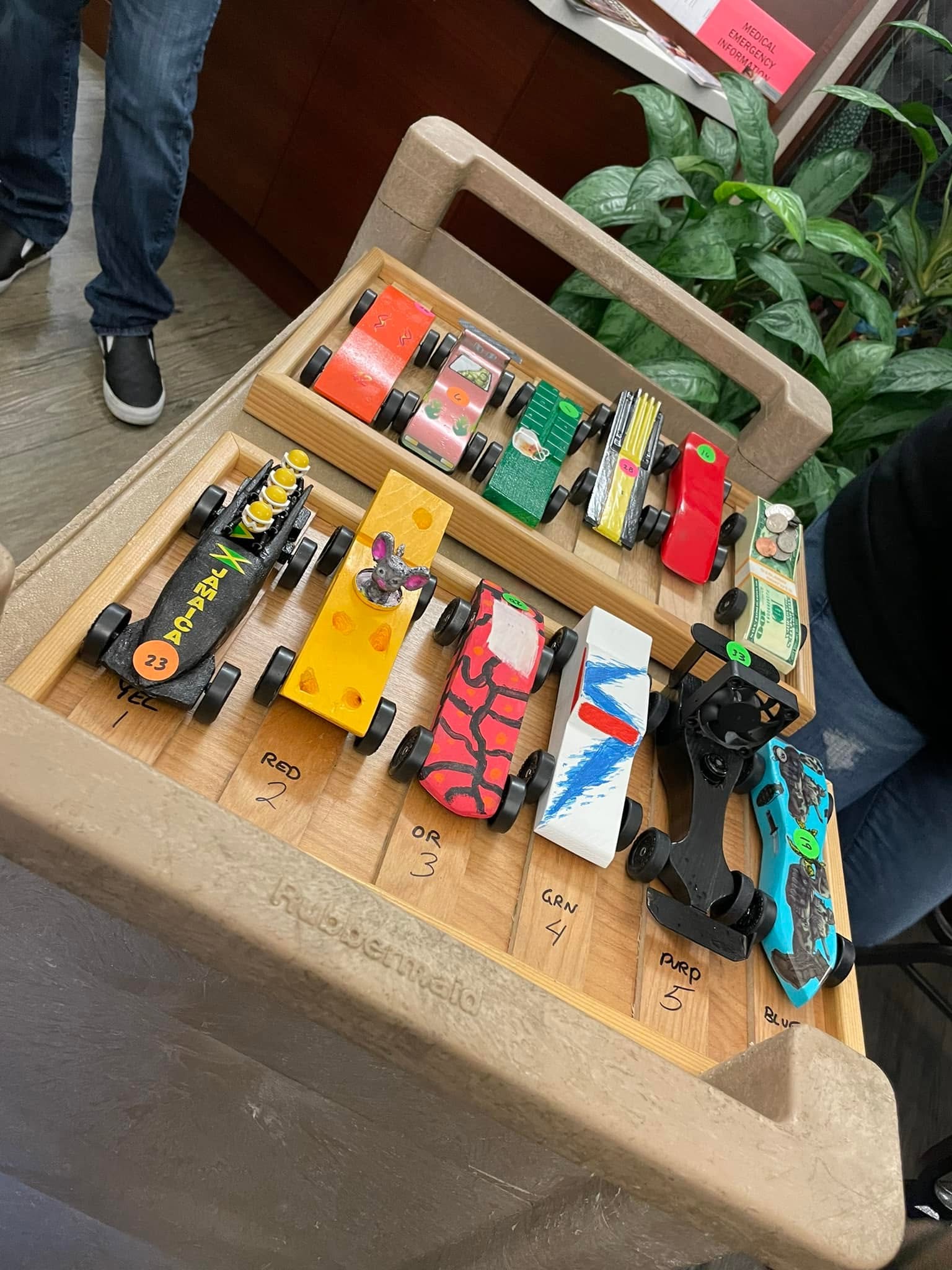 Scouts pinewood derby race